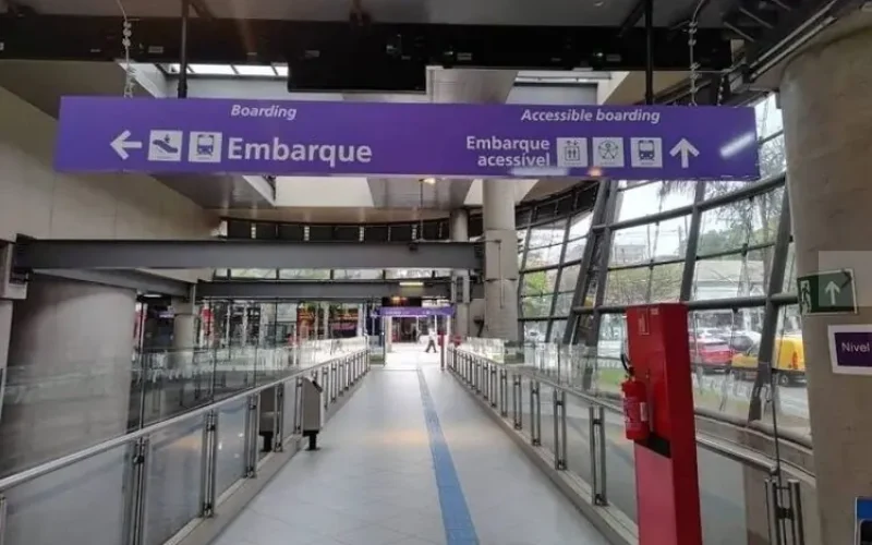 Passageiro aciona botão de emergência de trem, paralisa linha e é espancado por multidão em SP