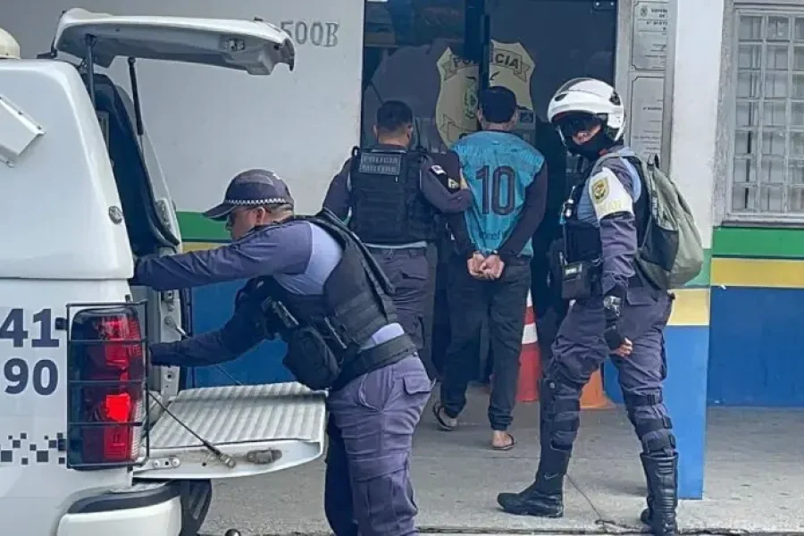 Homem é preso após tentar fugir de blitz do BP Tran na Zona Norte de Manaus